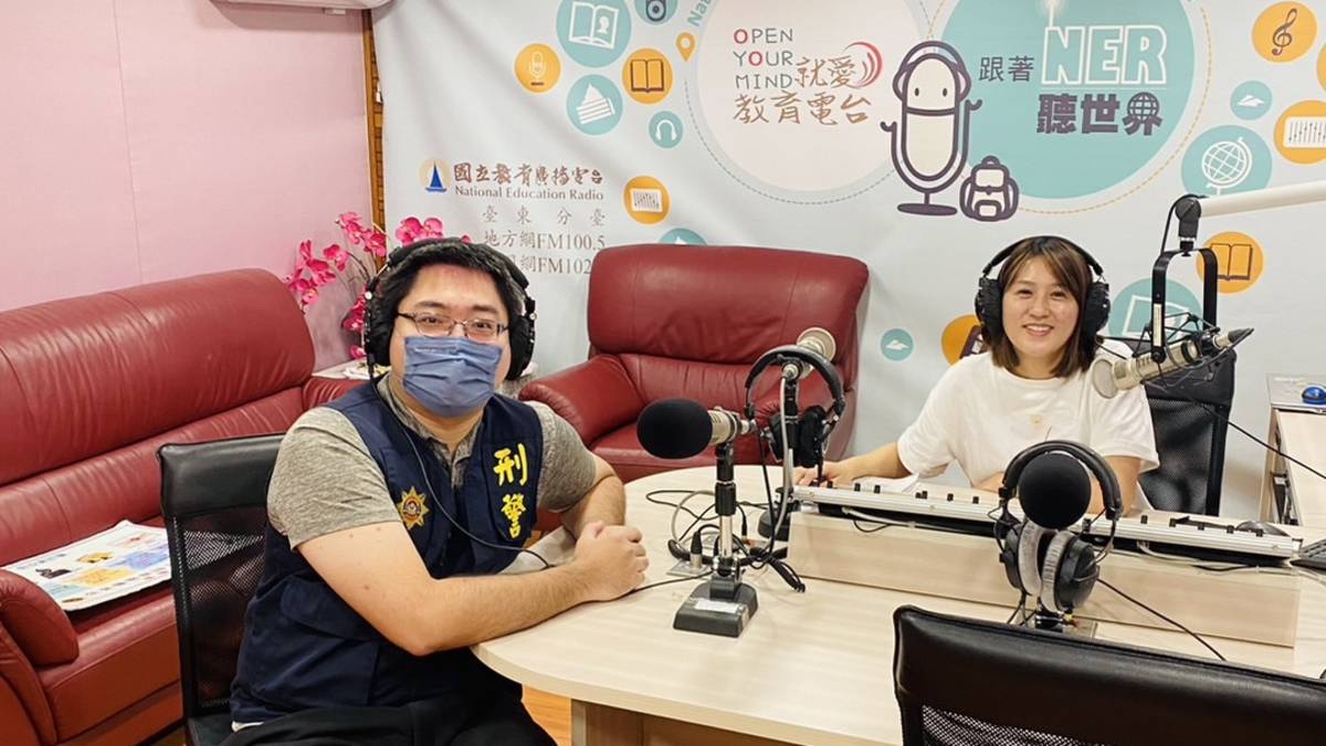 荊國彥副隊長(左)分享反詐騙相關資訊