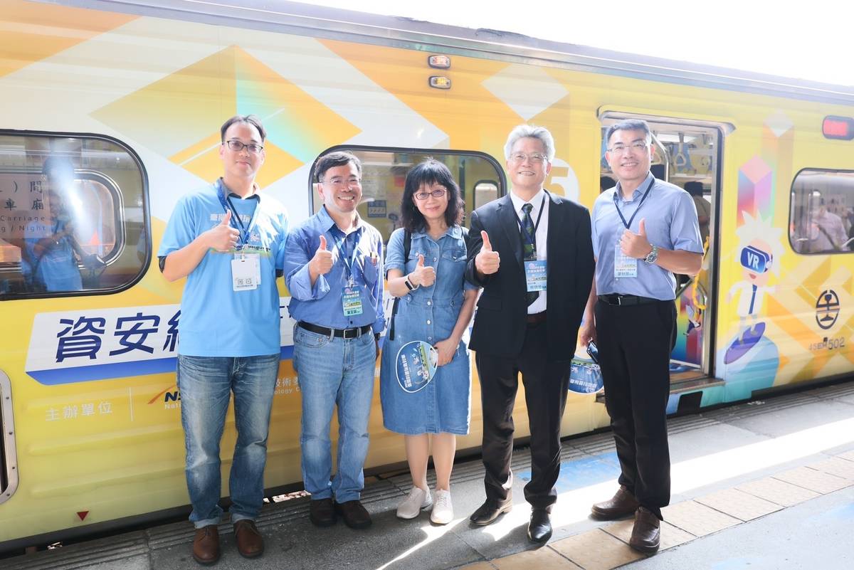 成功大學楊毅主任(左起)、國科會葉至誠處長、陳儀莊副主委、成功大學理學院蔡錦俊院長與臺南一中廖財固校長於合影 (國科會提供)