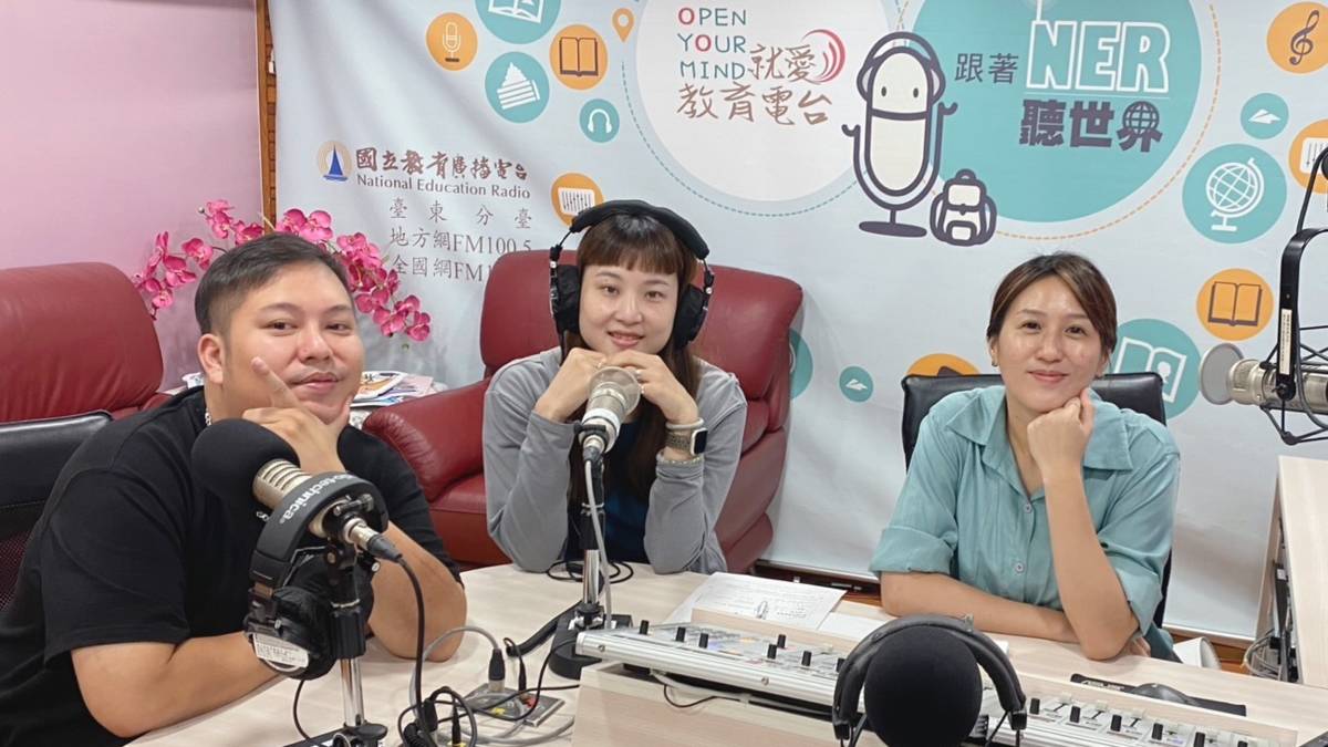 亦寰(左)、臻臻(中)分享如何因應父母的期待.jpg