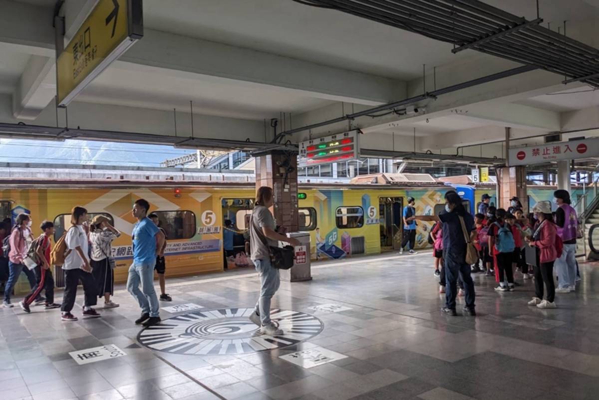 列車進站