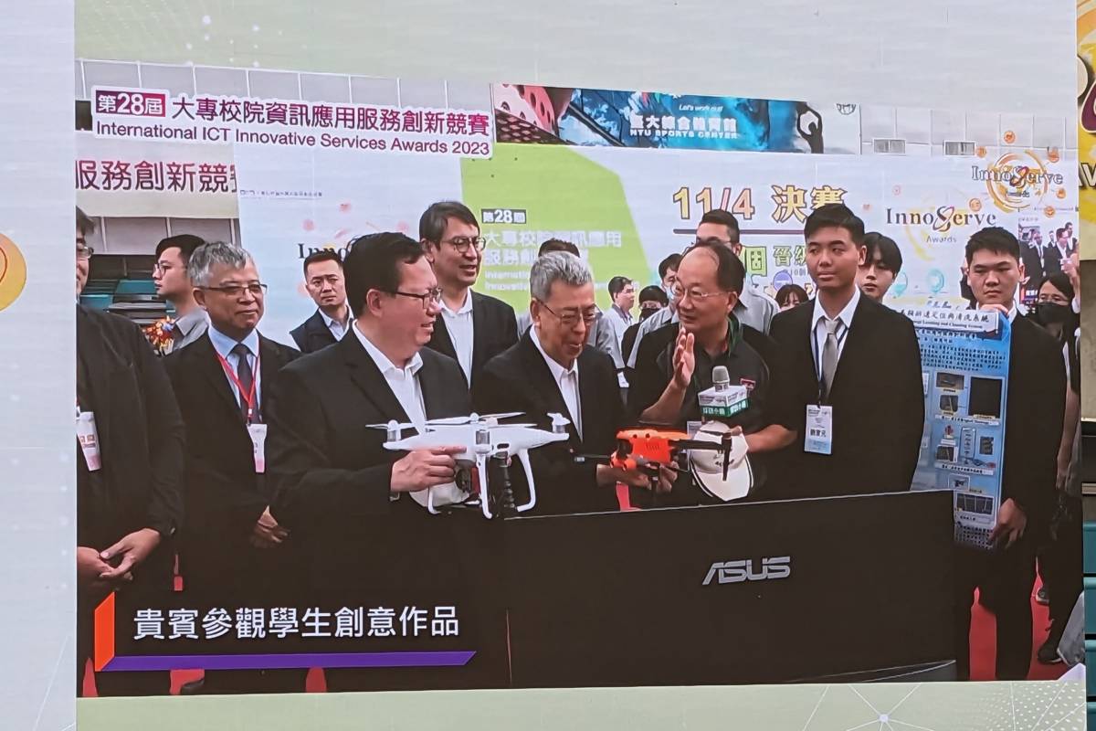 行政院陳建仁院長參觀學生團隊作品