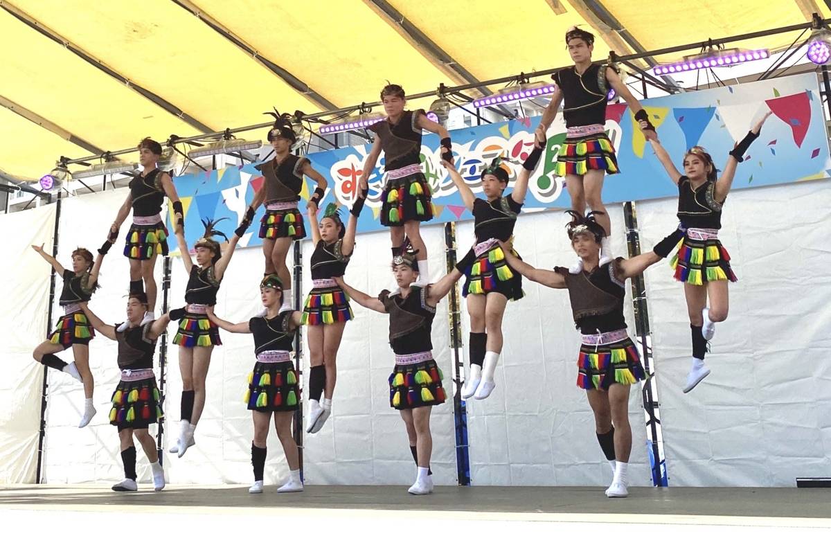 國立臺灣戲曲學院受邀參加日本東京都杉並嘉年華演出，疊羅漢表演展現團隊默契