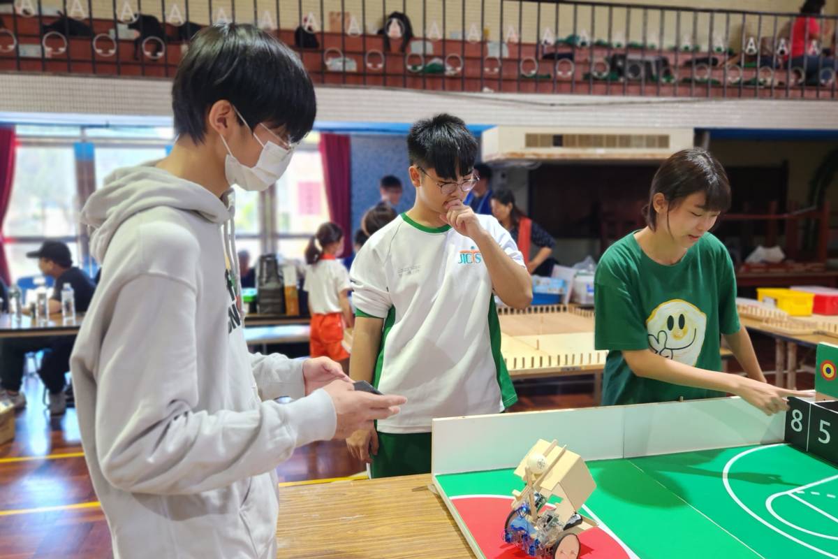 樟樹國際實中選手進行成品測試