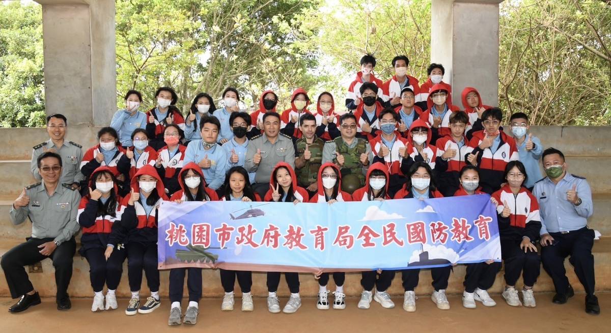 桃園市教育局期望學生透過實彈射擊的洗禮，強化對全民國防的共識