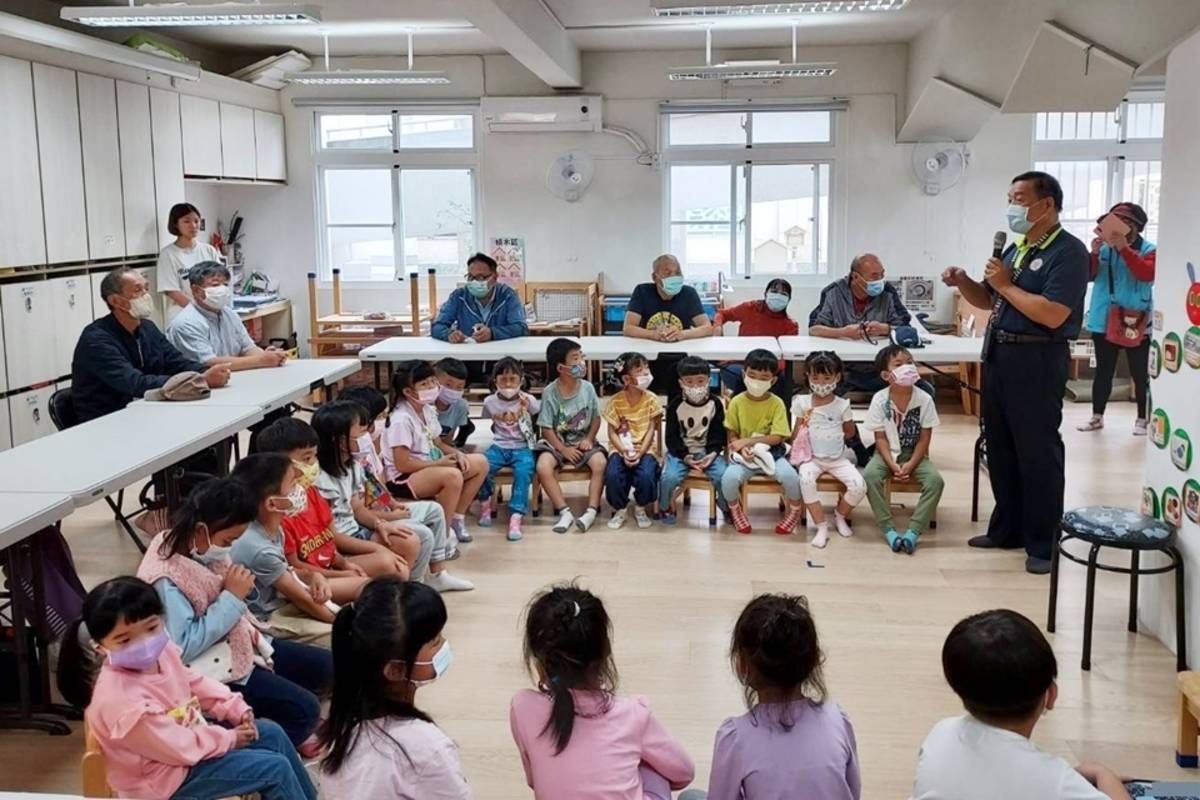 馬蘭榮家與家區內小鯨鯊幼兒園共同開辦「老幼共學上學趣」系列課程方案。