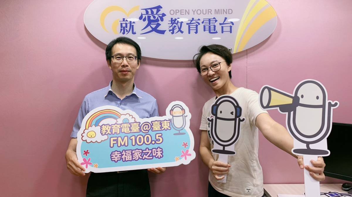 黃俊傑醫師(左)除了本身醫術精湛也精通太極拳藝及太極推手的體用