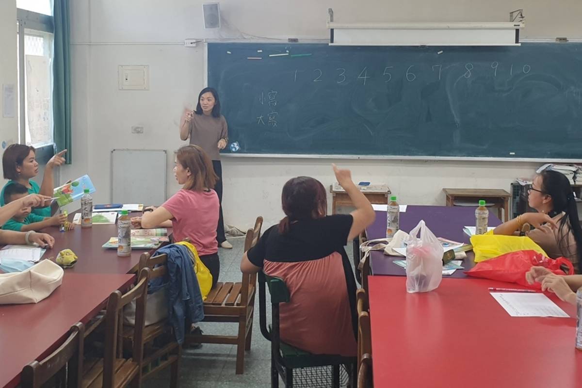 家長們認真上課