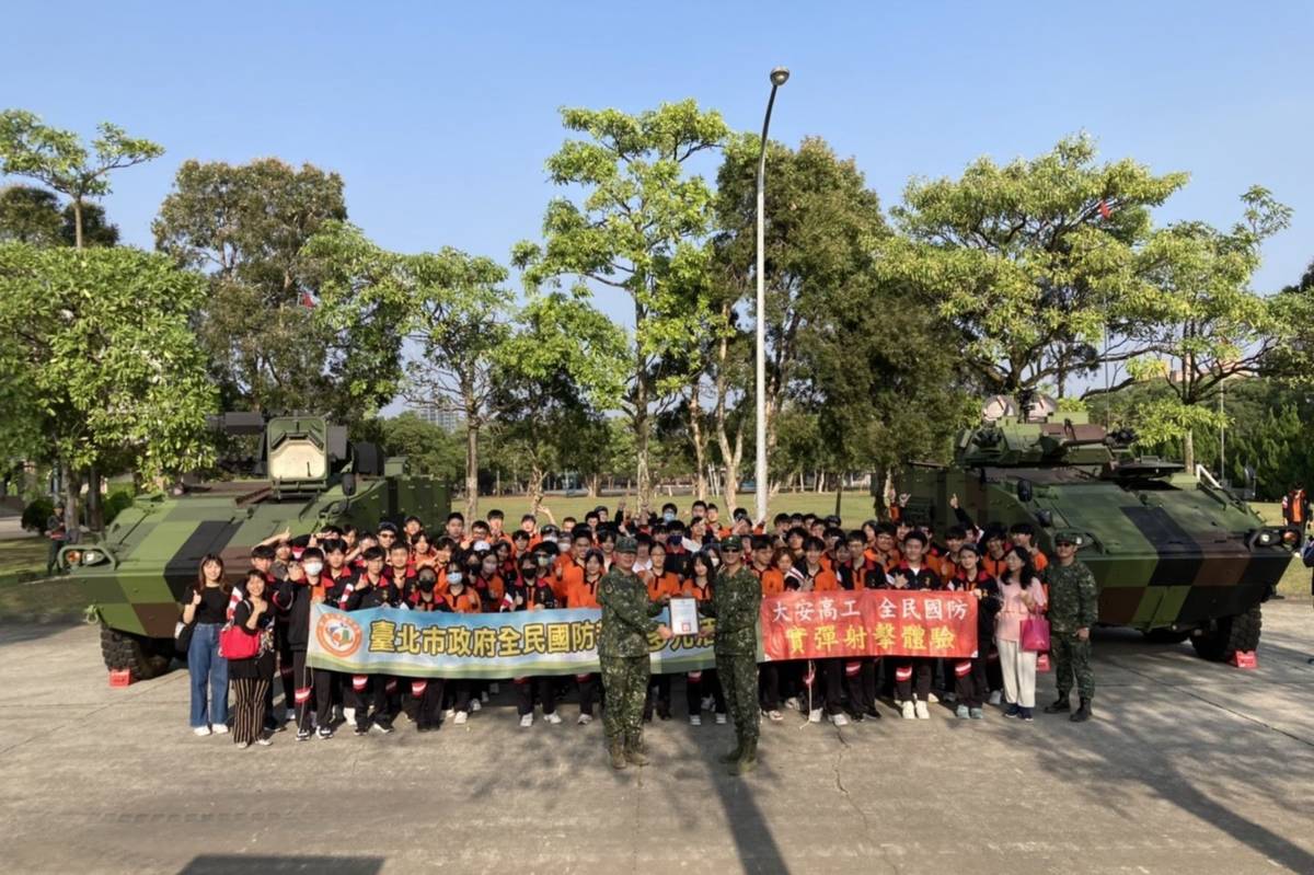 北市教育局於陸軍二六九旅次口徑靶場舉辦112學年第1學期學生實彈射擊體驗活動