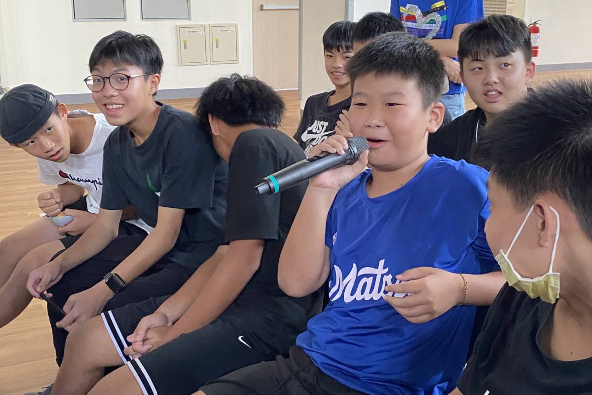 學生針對失智症議題踴躍發問