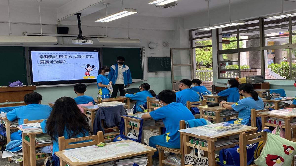 新光國中「校園素食日-吃素與環保的推廣活動」學生入班宣傳