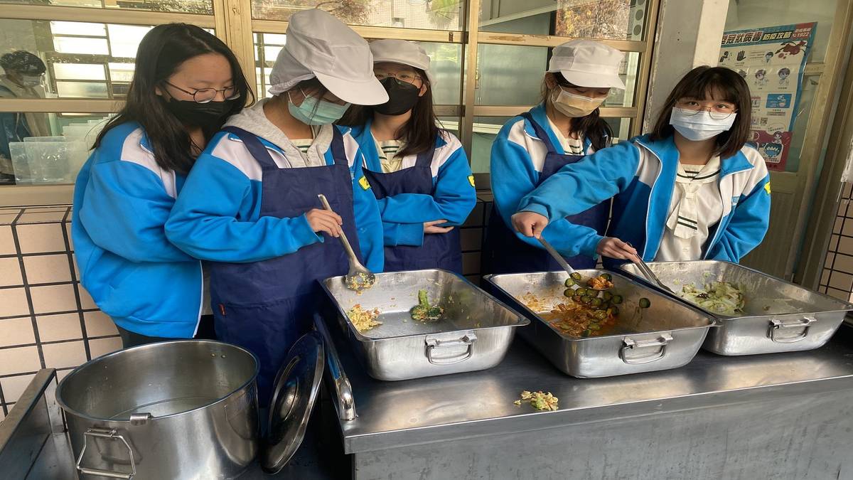 校園素食日，學生把菜光光光。