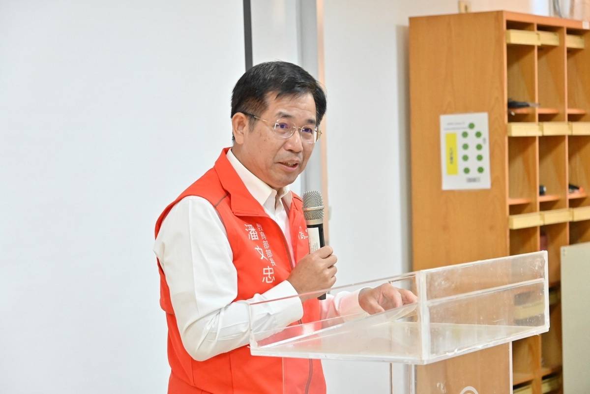 教育部長潘文忠也陪同行政院長陳建仁到興華高中