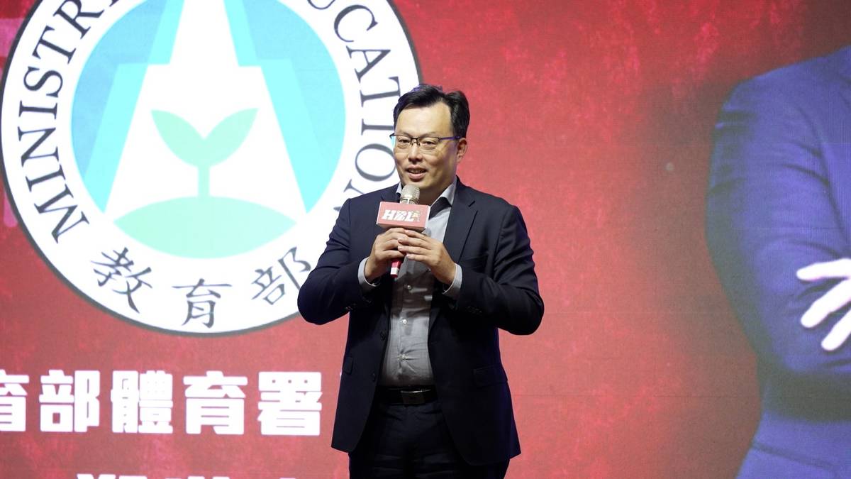 教育部體育署鄭世忠署長代表出席「112學年度高中籃球甲級聯賽HBL」開賽記者會，勉勵選手盡情享受每一場比賽 (體育署提供)