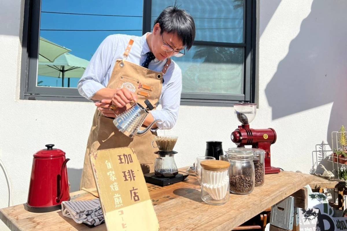 臺東縣府輔導深耕永續農業的小農「日出禾作社」，達成全國首件「零碳咖啡」商品。