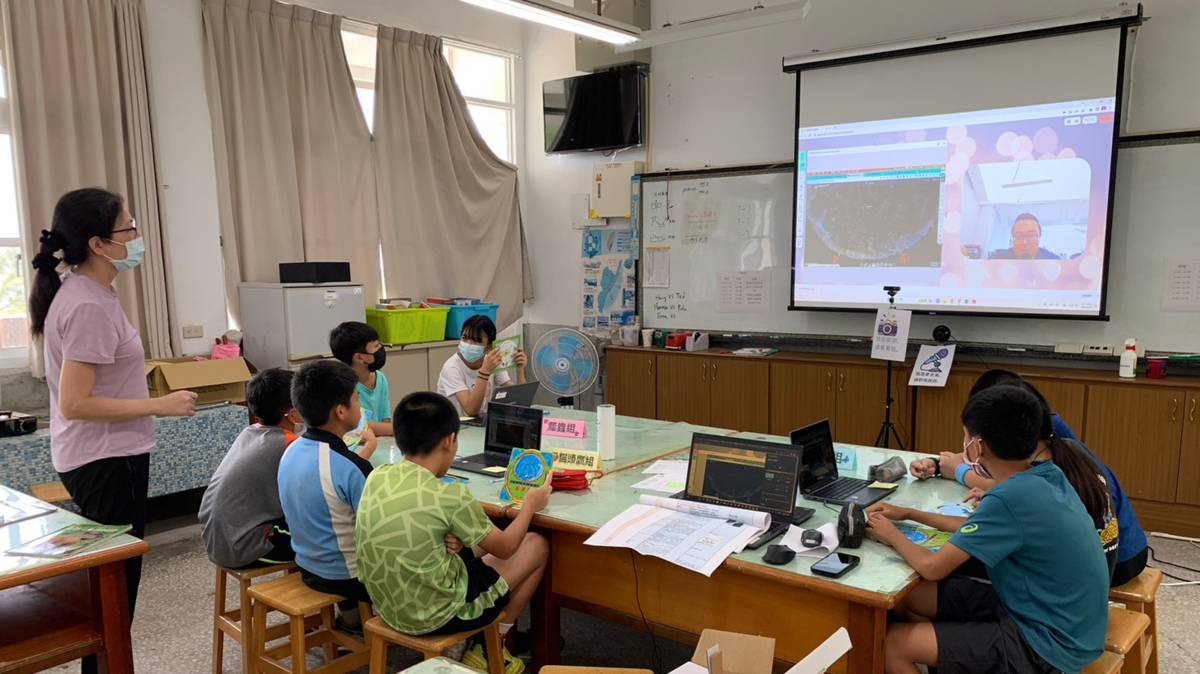 孩子透過AI人工智慧體驗不同的學習經驗