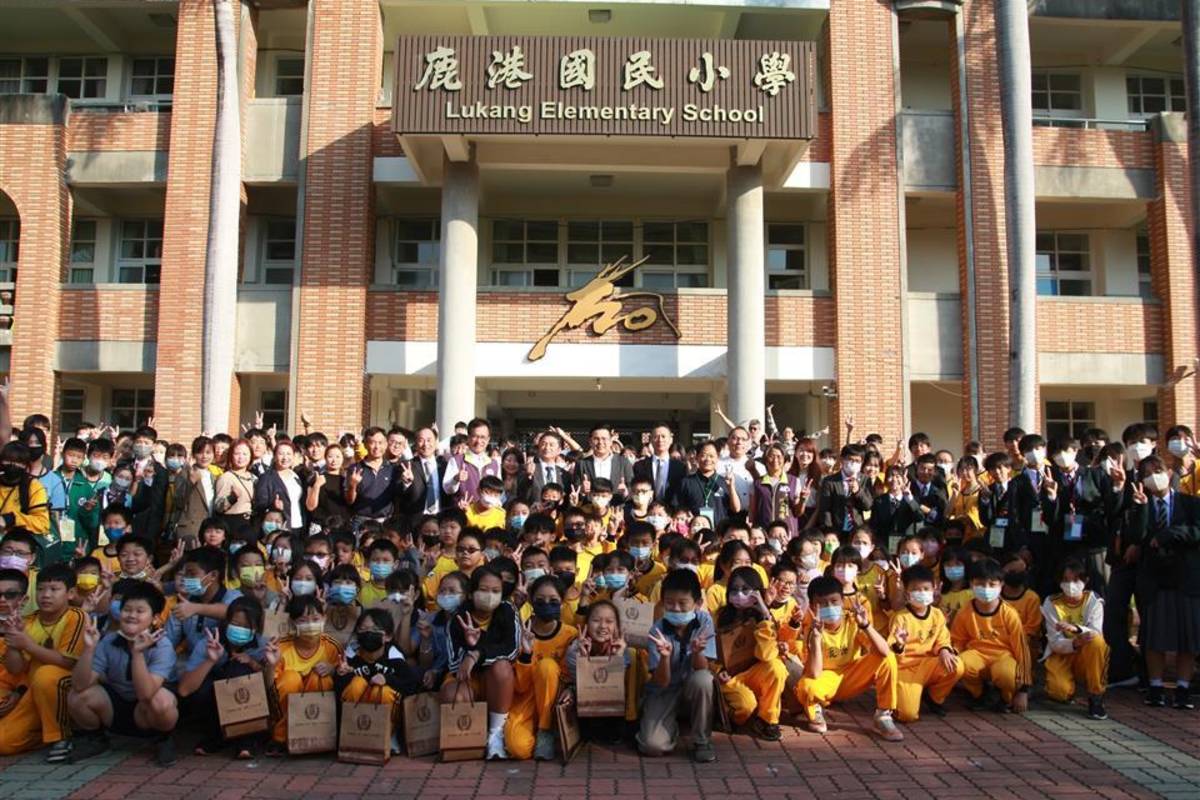 三校學生合影（圖源：彰化縣政府）