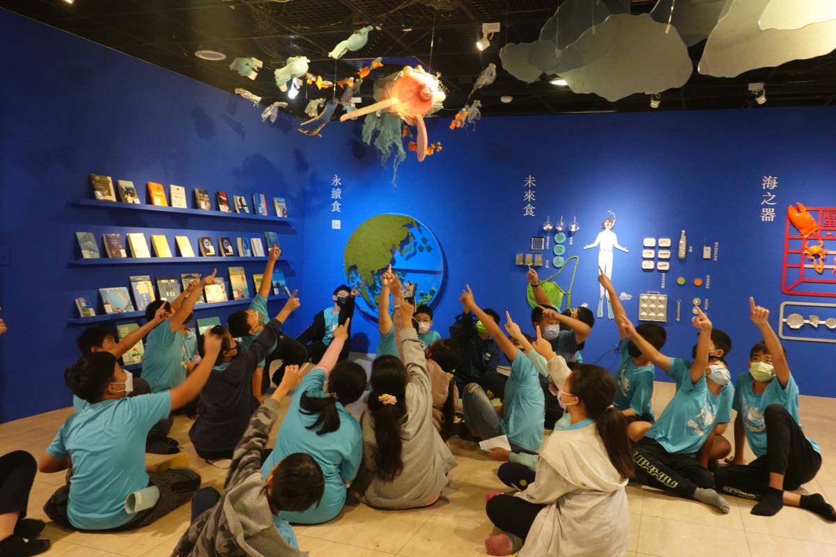 彰化縣原斗國小學童前往兒美館觀展
