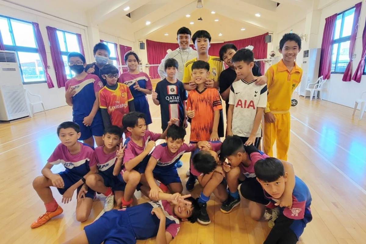 2023全國學童盃足球錦標賽落幕，豐里國小足球隊於學校男子五年級組勇奪冠軍。