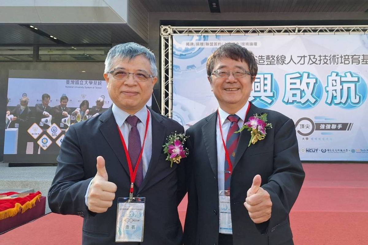 教育部劉孟奇政務次長（左）、中興大學詹富智校長合影