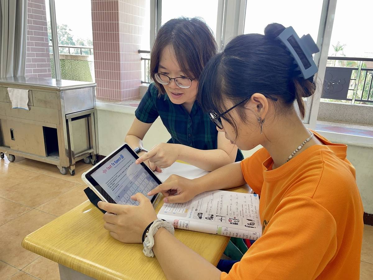 高雄市杉林國中鐘方伶老師指導學生利用Text to Speech語音合成工具練習英語聽力