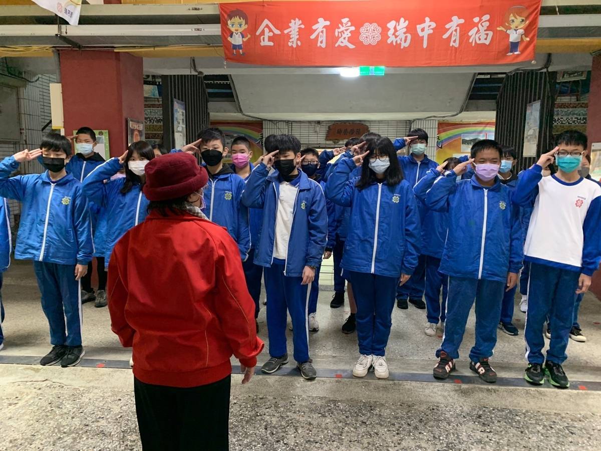 漢帝教育基金會捐助瑞芳國中清寒獎助學金