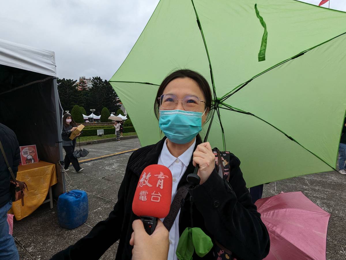 首次體驗錄音的王小姐表示，自己好像當起主播了