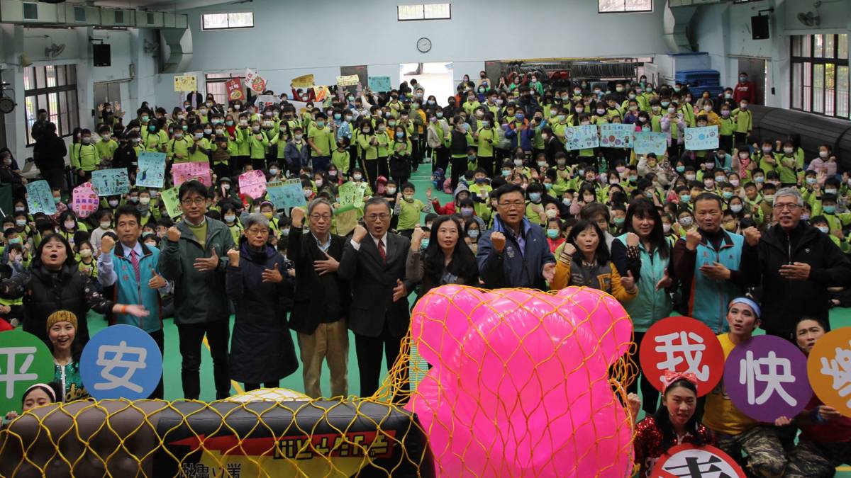 111學年度校園菸檳危害防制教育介入輔導計畫「網紅就是你」短片競賽-國小組優等-臺北市萬華區雙園國小-學校邀請紙風車劇團到校演出宣導菸檳防制和反毒