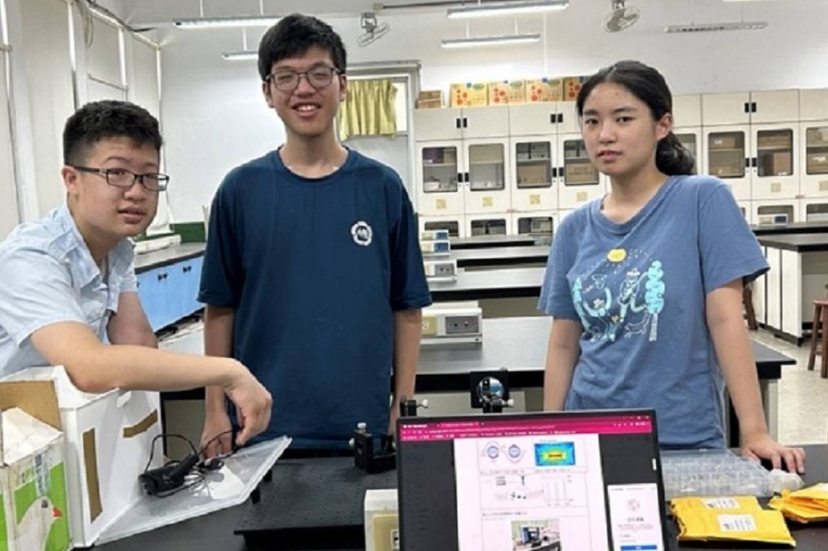 師大附中學生研究「拉曼光譜機器學習偵測水污染分子」