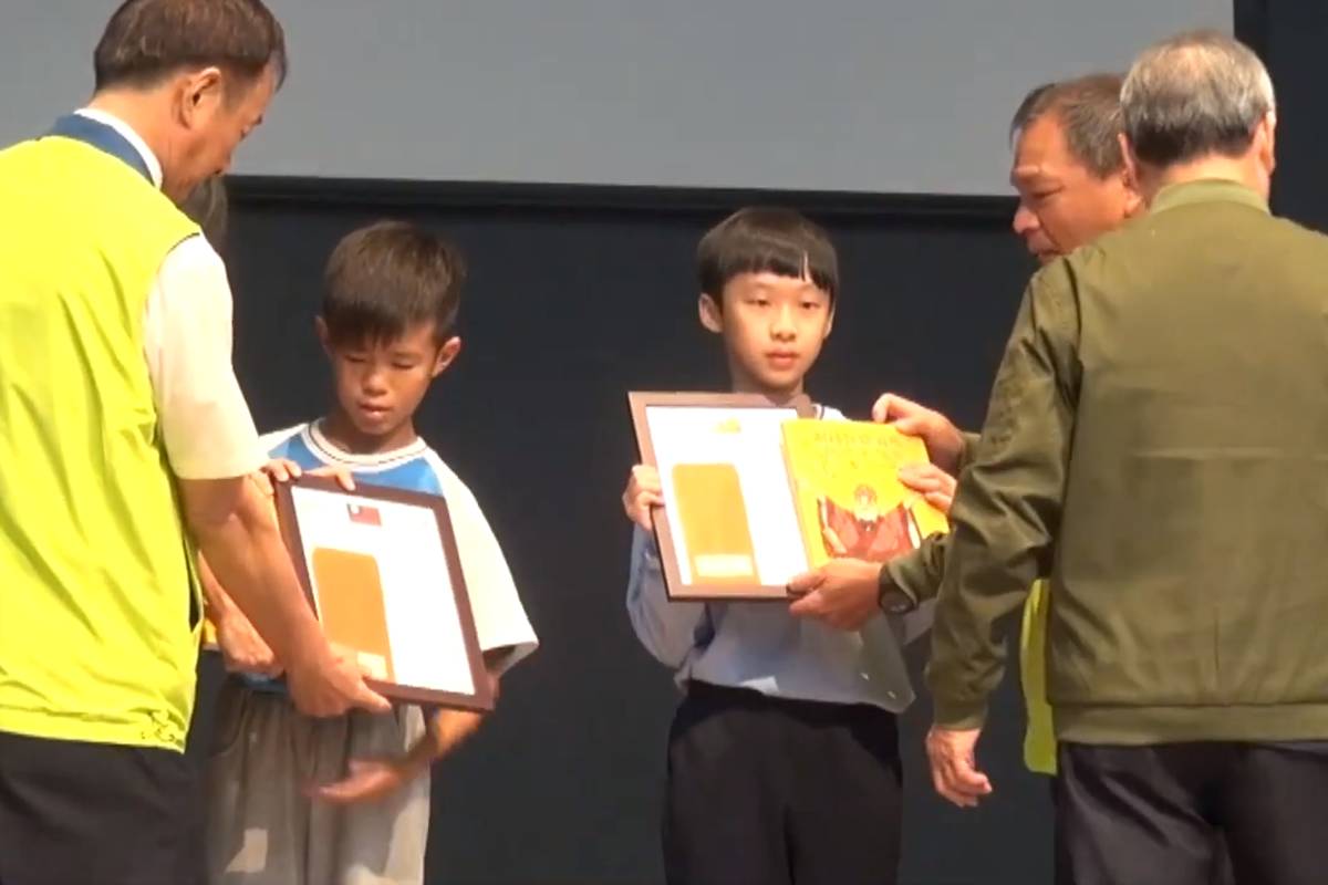 北市中山區民俗委員會表揚大直國小2位孝行楷模