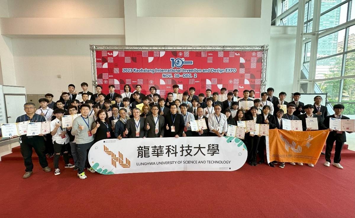 2023高雄國際發明展，龍華科大師生團隊連3年大滿貫全數獲獎。(龍華科大提供)