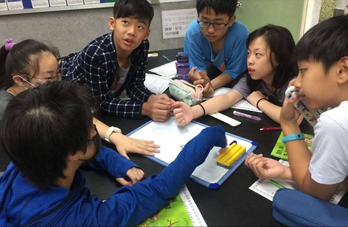 學生分組討論和綠裝置的設計