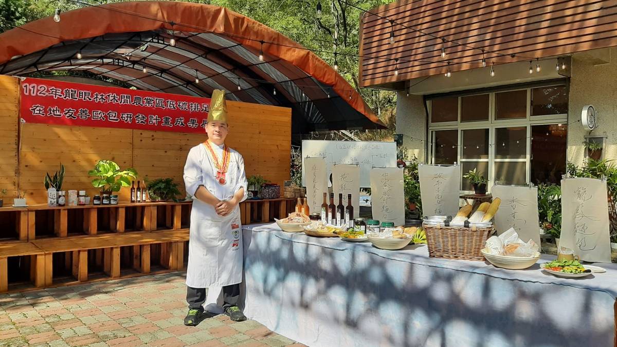 范光竹指導學員研發歐式麵包，推廣在地農特產品
