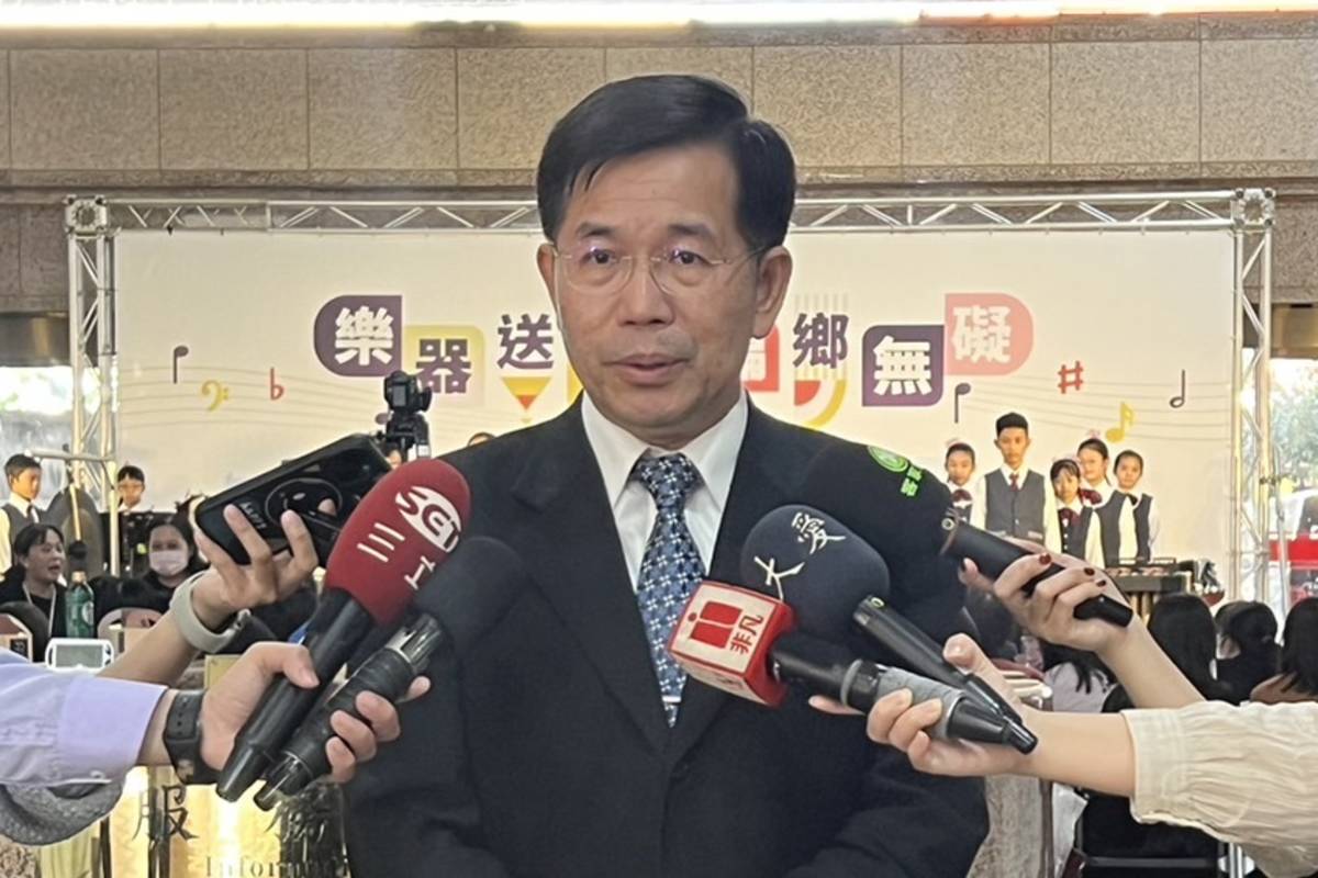教育部部長潘文忠回應媒體提問。