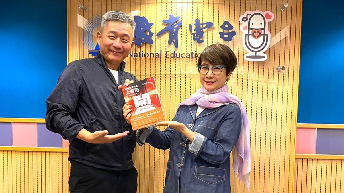 來賓林宜標（標哥）總經理與主持人葉樹姍合影
