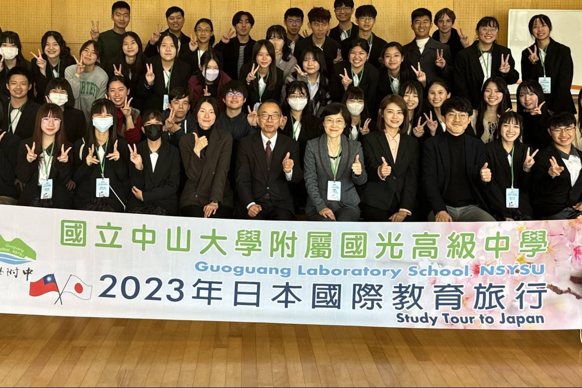 參訪姐妹校奈良女子大學附中師生合影