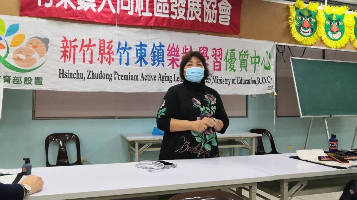 創立新竹縣「洗衫坑舞集」，帶領非科班的舞者，參加國內外表演活動，將客家文化推向國際，推展客家舞文化的竹東樂齡學習中心李碧雲主任。