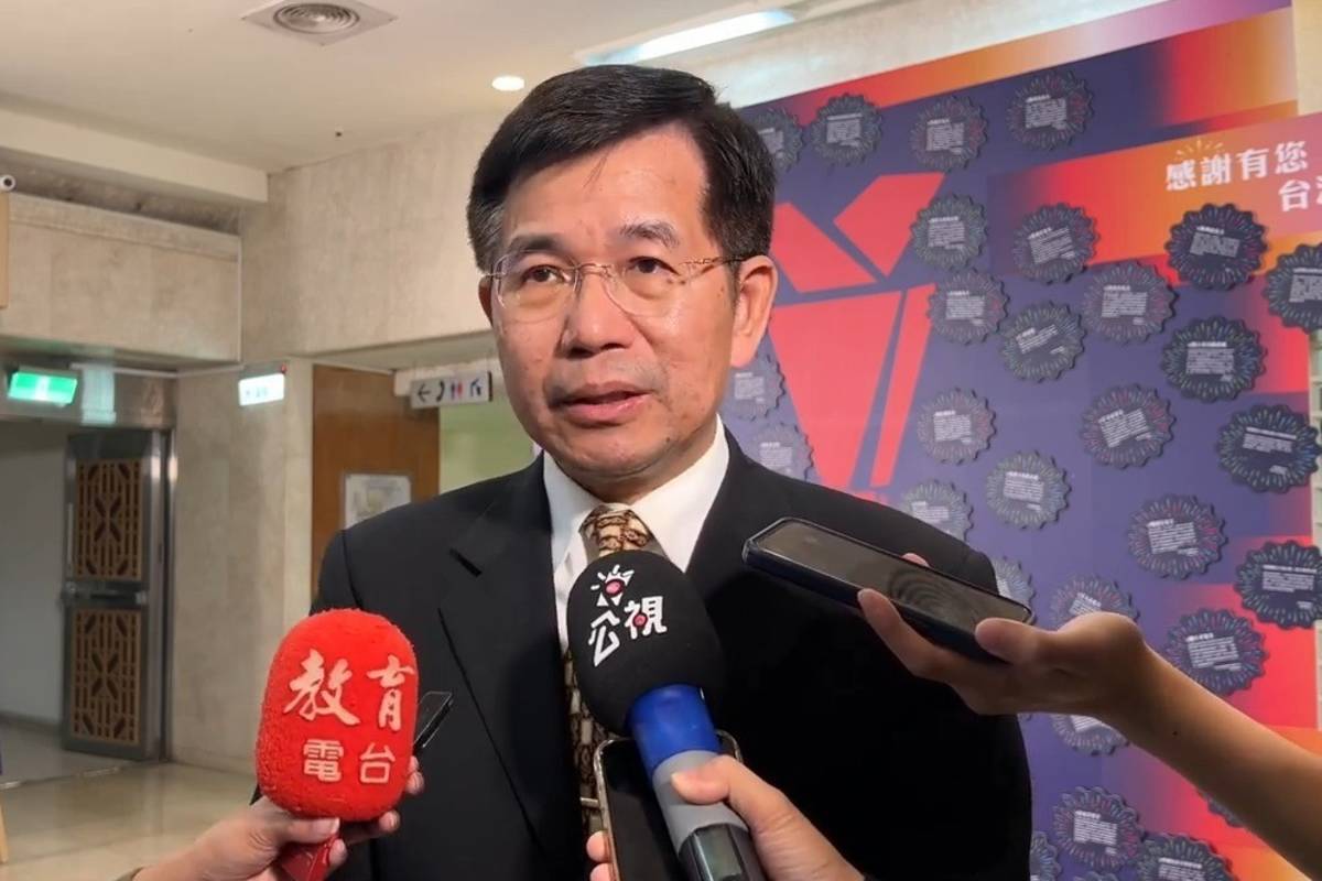教育部部長潘文忠接受媒體聯訪