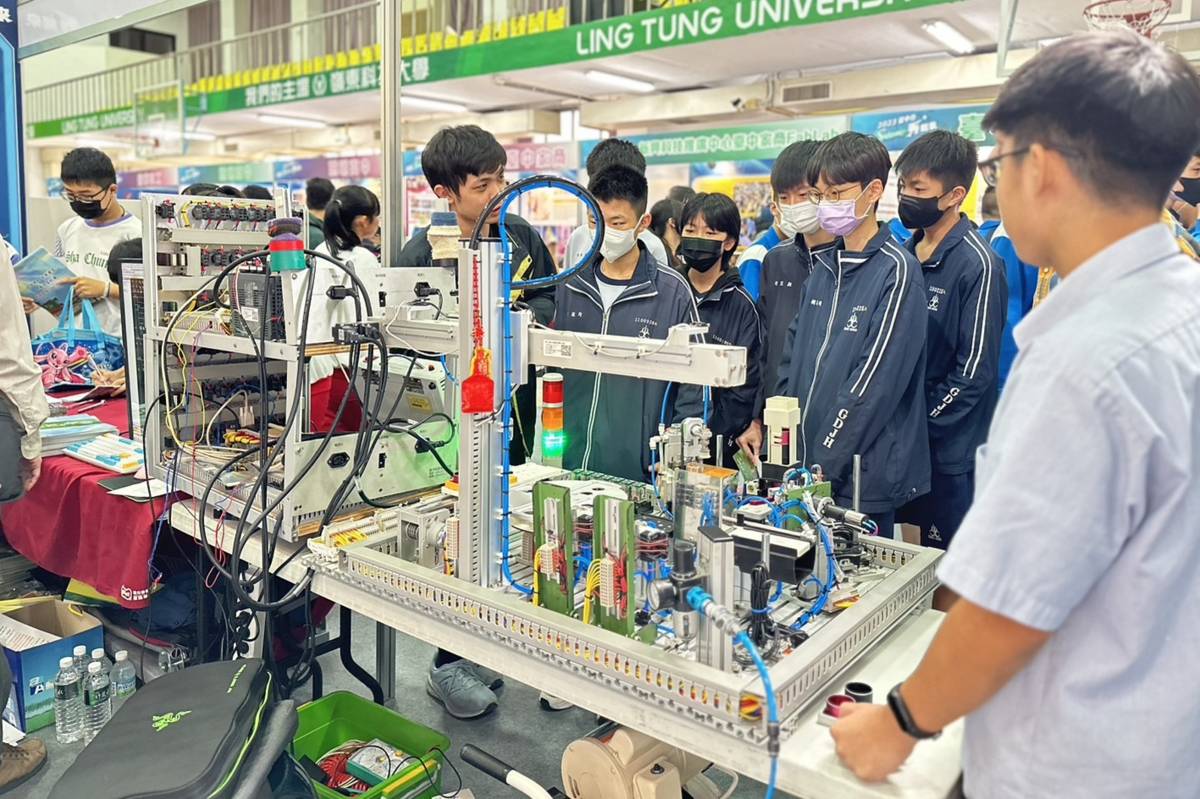 臺中高工機械手臂攤位