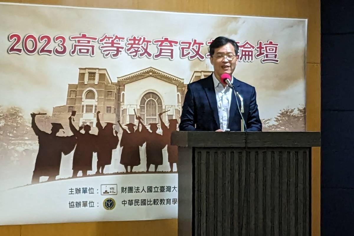 中正大學學務長詹盛如提出國內高等教育缺乏整體支撐和未來規劃藍圖