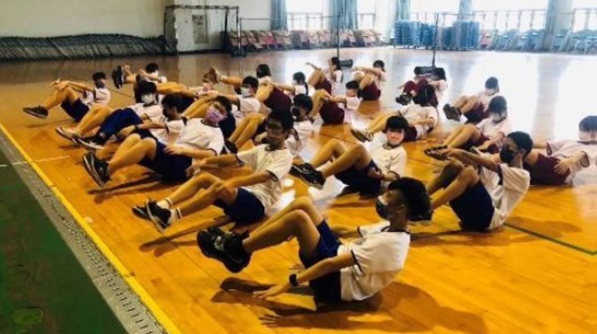 111學年度健康體位特優學校-高雄市立小港國民中學-體育課核心運動教學