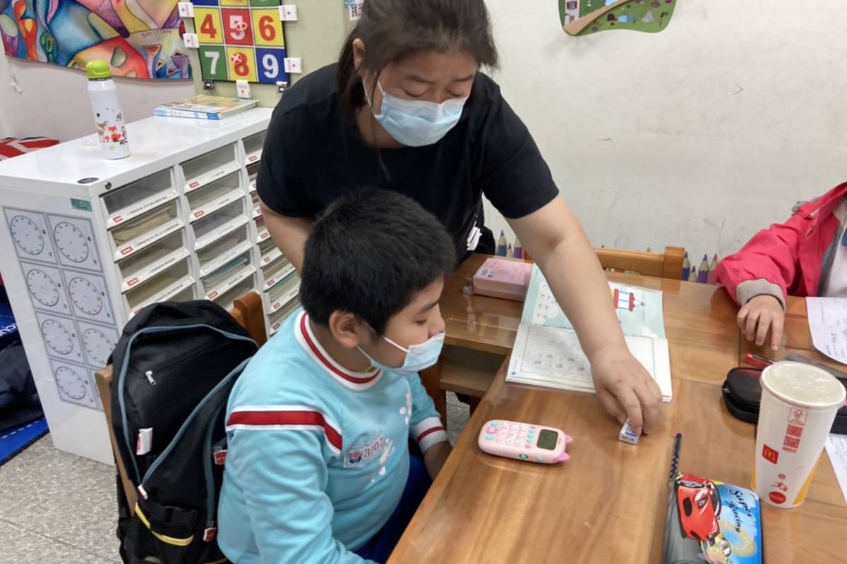 南港國小教師善用實物進行差異化教學，提升學生興趣