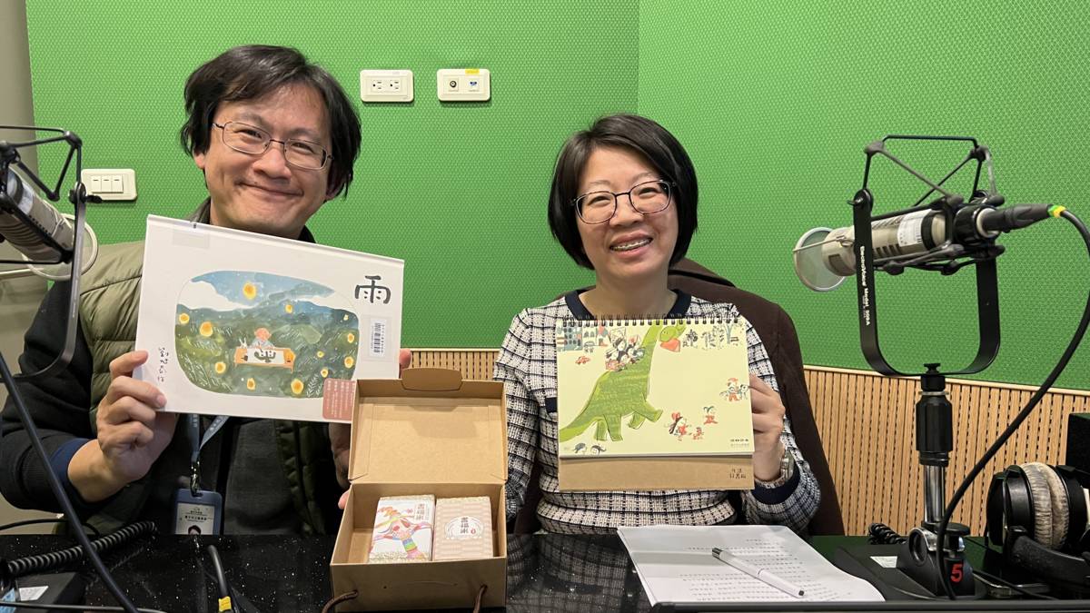台中市立圖書館曾惠君館長.推廣輔導課黃登正課員