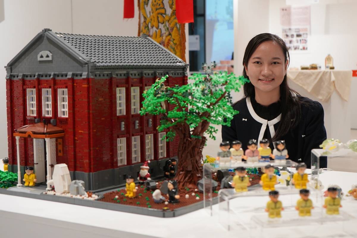 北科大文發系學生李諾以樂高積木、陶瓷結合，再現北科大紅樓古蹟。(北科大提供)
