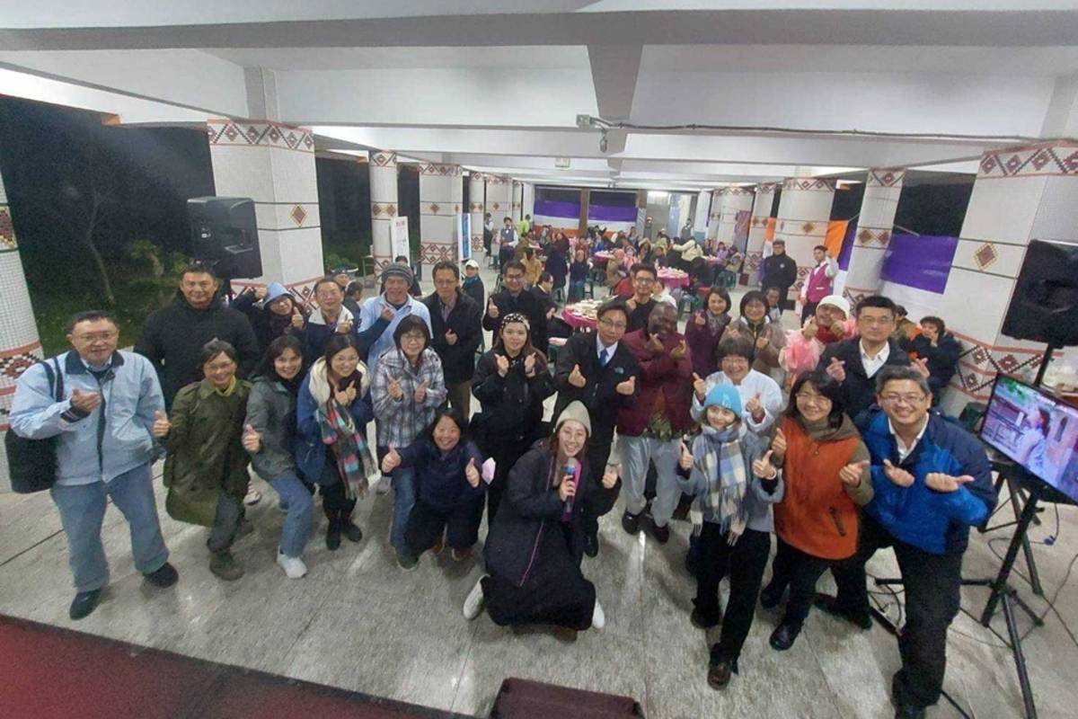 國立成功商水校友會舉辦「商水有愛-寒冬送暖」活動，與餐旅群師長及學弟妹合作辦理餐會，邀家長共襄盛舉，分享學習成果。
