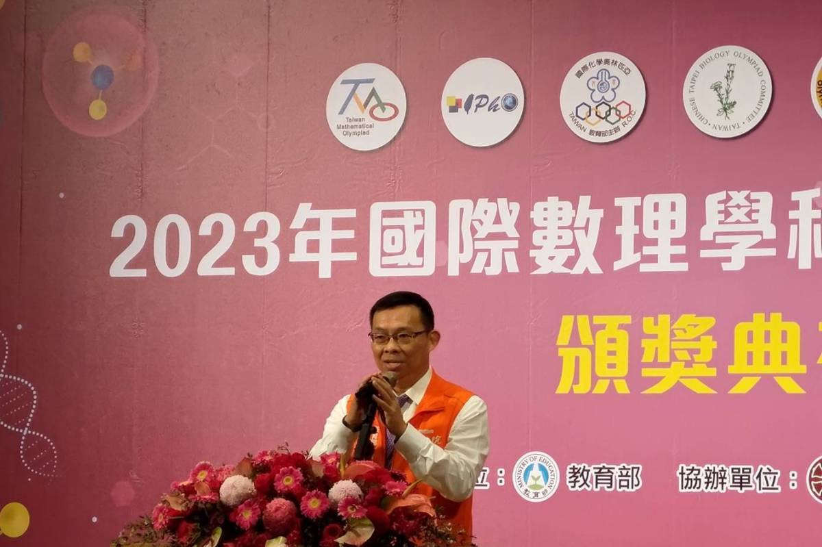 教育部次長林明裕致詞頒獎