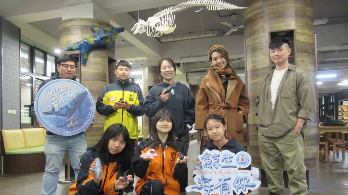 大成國中以減塑為初心推動海洋教育，帶孩子看到塑膠袋濫用對海洋生態的影響，同理海洋生物面臨的災難，獲得112年海洋推手獎肯定。