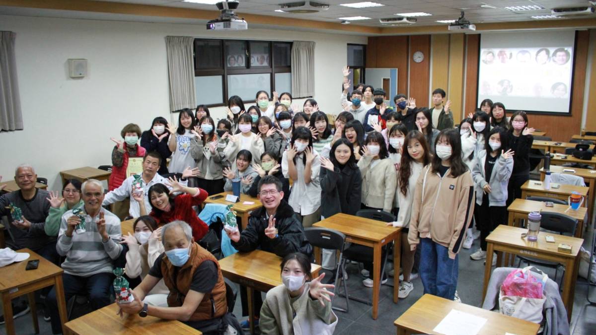 服務學習活動設計與實施的成果發表 服務對象馬蘭榮家的長輩一起來共襄盛舉