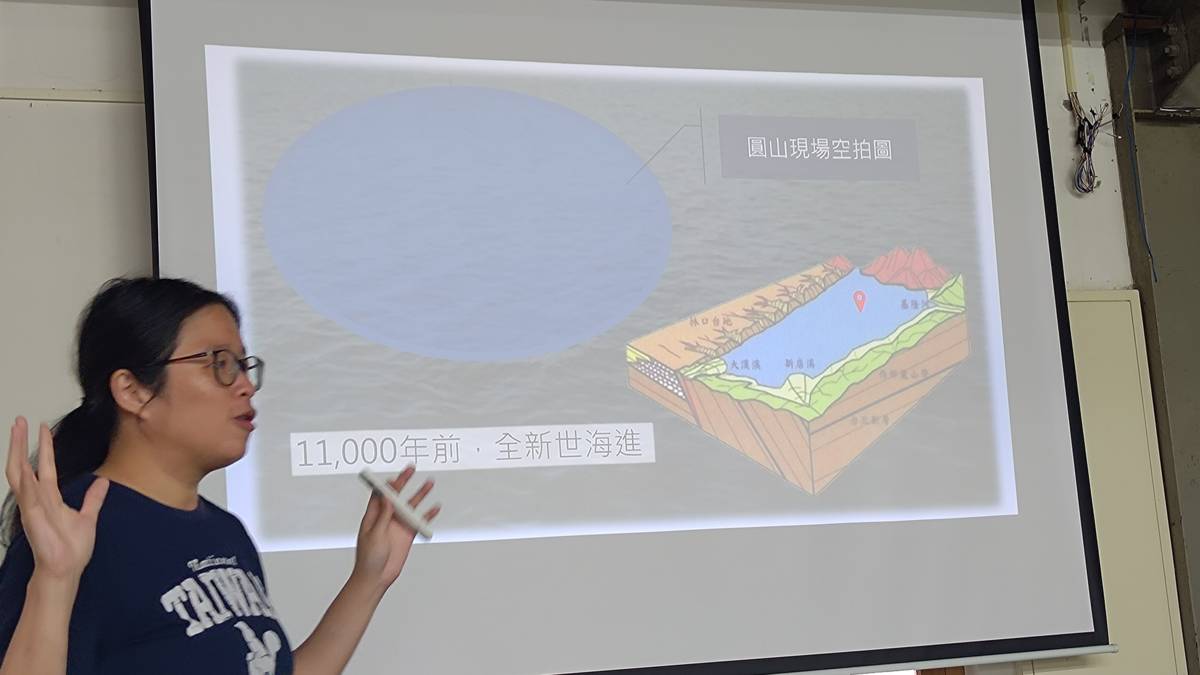 遺址監管員孟孟說明遺址內容