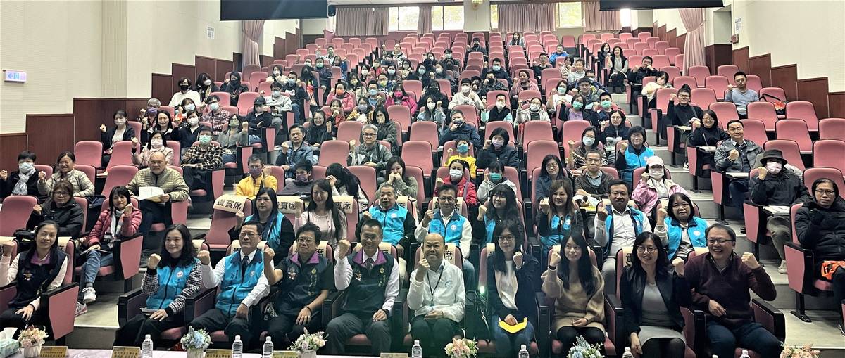 112學年度適性入學宣導-秀峰高中場全體合影