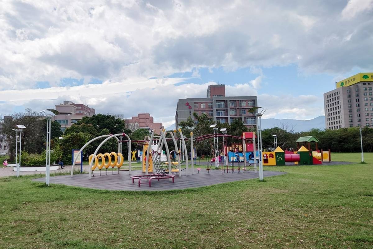 臺東縣美術館兒童公園(蛋糕公園)遊戲設施將進行修繕，自1月15日起暫停開放。